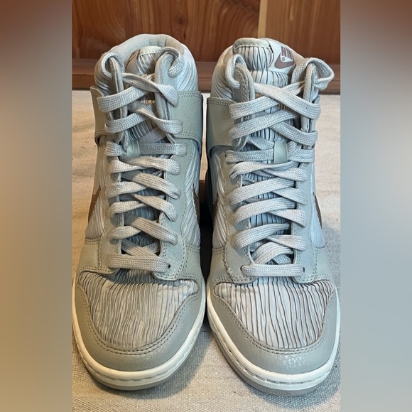 Nike Hi Dunk
Sky Hi Light Bone Metallic Red Bronze (Women's SZ 7) - Picture 12 of 12